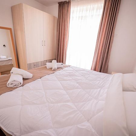 Guest House La Baja Охрид Екстериор снимка