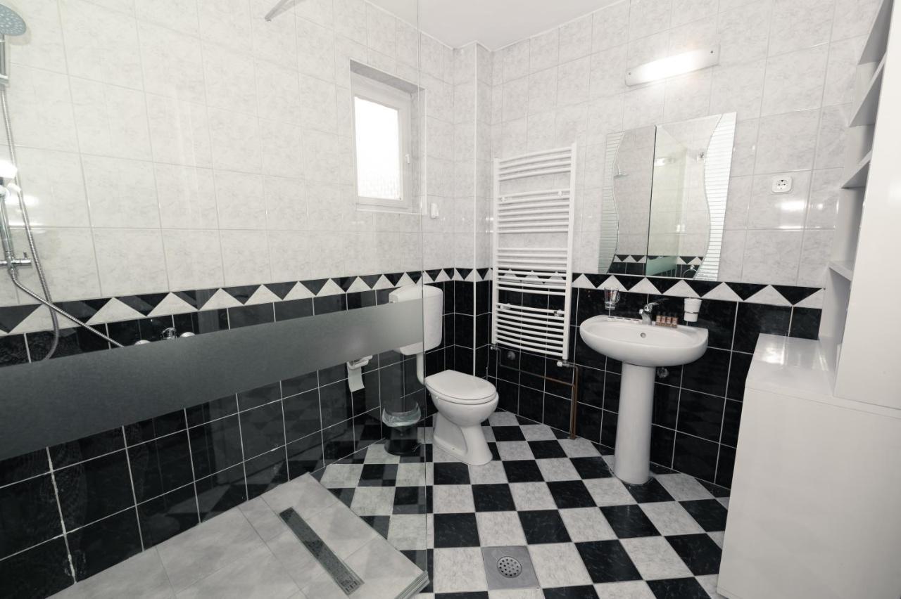 Guest House La Baja Охрид Екстериор снимка