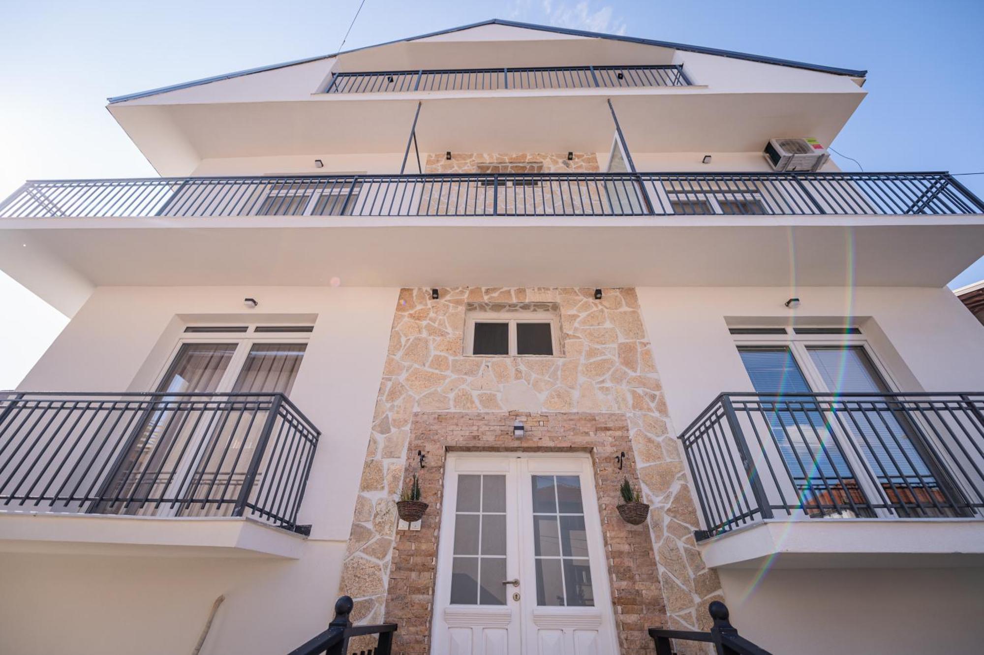 Guest House La Baja Охрид Екстериор снимка